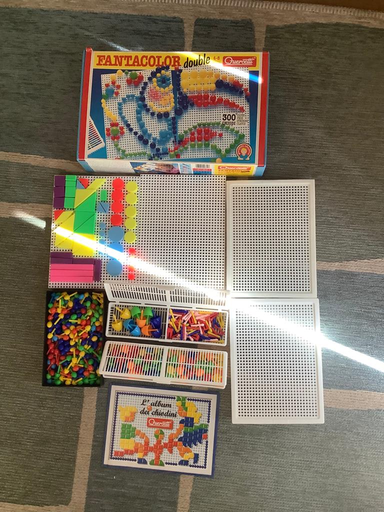 Steekmozaiek van Quercetti, 4 sjablomen en veel stekertjes, Ophalen of Verzenden, Gebruikt, Kunststof