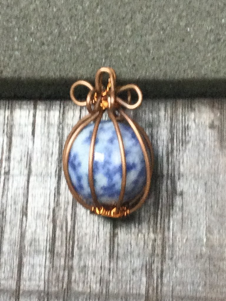 hanger van natuurlijk sodaliet en koperdraad, Overige voorstellingen, Blauw, Ophalen of Verzenden, Zo goed als nieuw