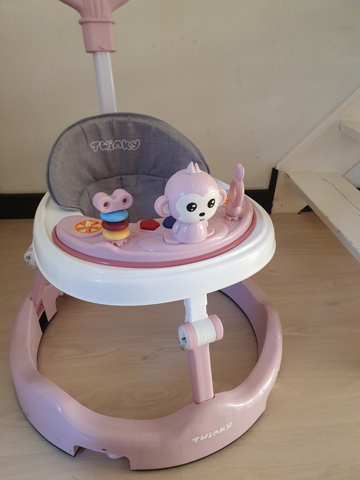 Roze Twinky Baby Loopstoel met Speelgoed en Duwstang, Ophalen, Zo goed als nieuw