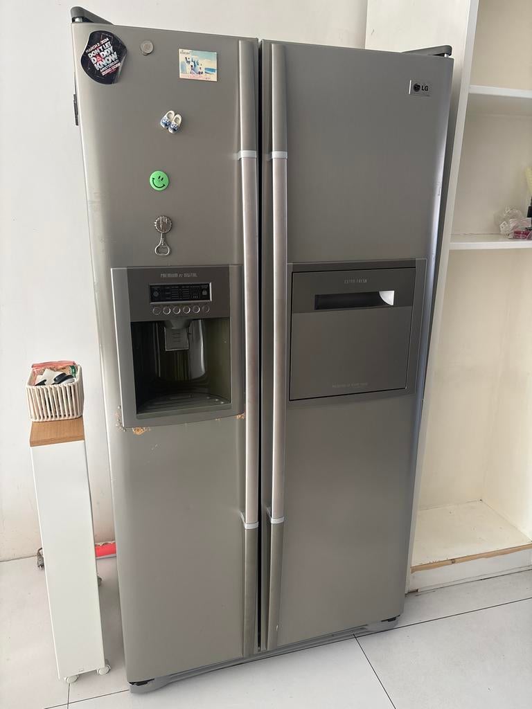 LG Koel-vriescombinatie met water- en ijsdispenser, Witgoed en Apparatuur, Koelkasten en IJskasten, Ophalen, Gebruikt, 200 liter of meer