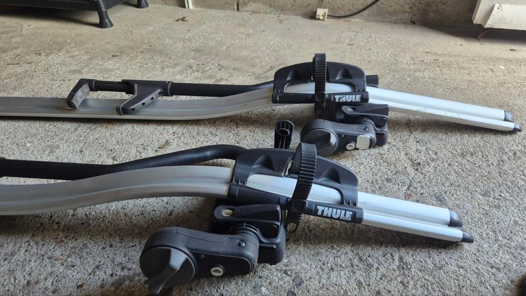 Thule fietsendragers voor dakmontage (2 stuks, prijs per st), Auto diversen, Dakdragers, Gebruikt, Ophalen
