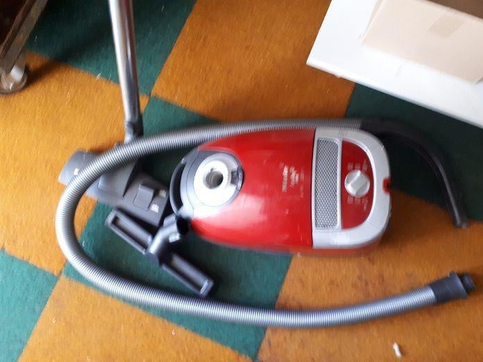Een Miele stofzuiger  + strijkplank, Ophalen, Gebruikt
