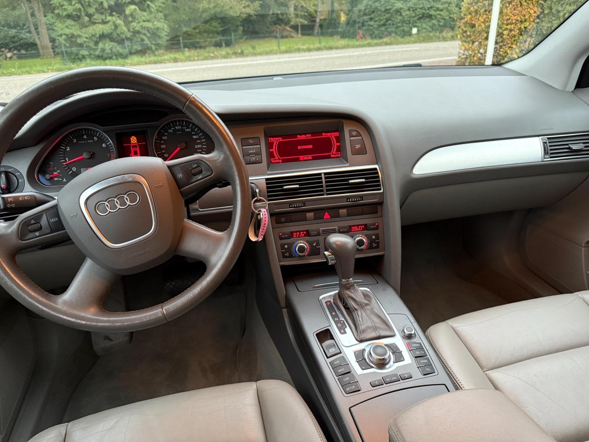 Audi A6 Avant 2.4 Pro Line Business AUT LEDER NAVI S/K DAK L, Auto's, Audi, Zwart, Grijs, Euro 4, 6 cilinders