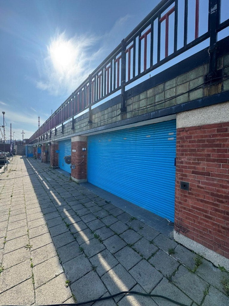 Loods / Garagebox te huur Amsterdam-Zuid 30 m² aan de Amstel, 30 m², Huur, Opslag of Loods