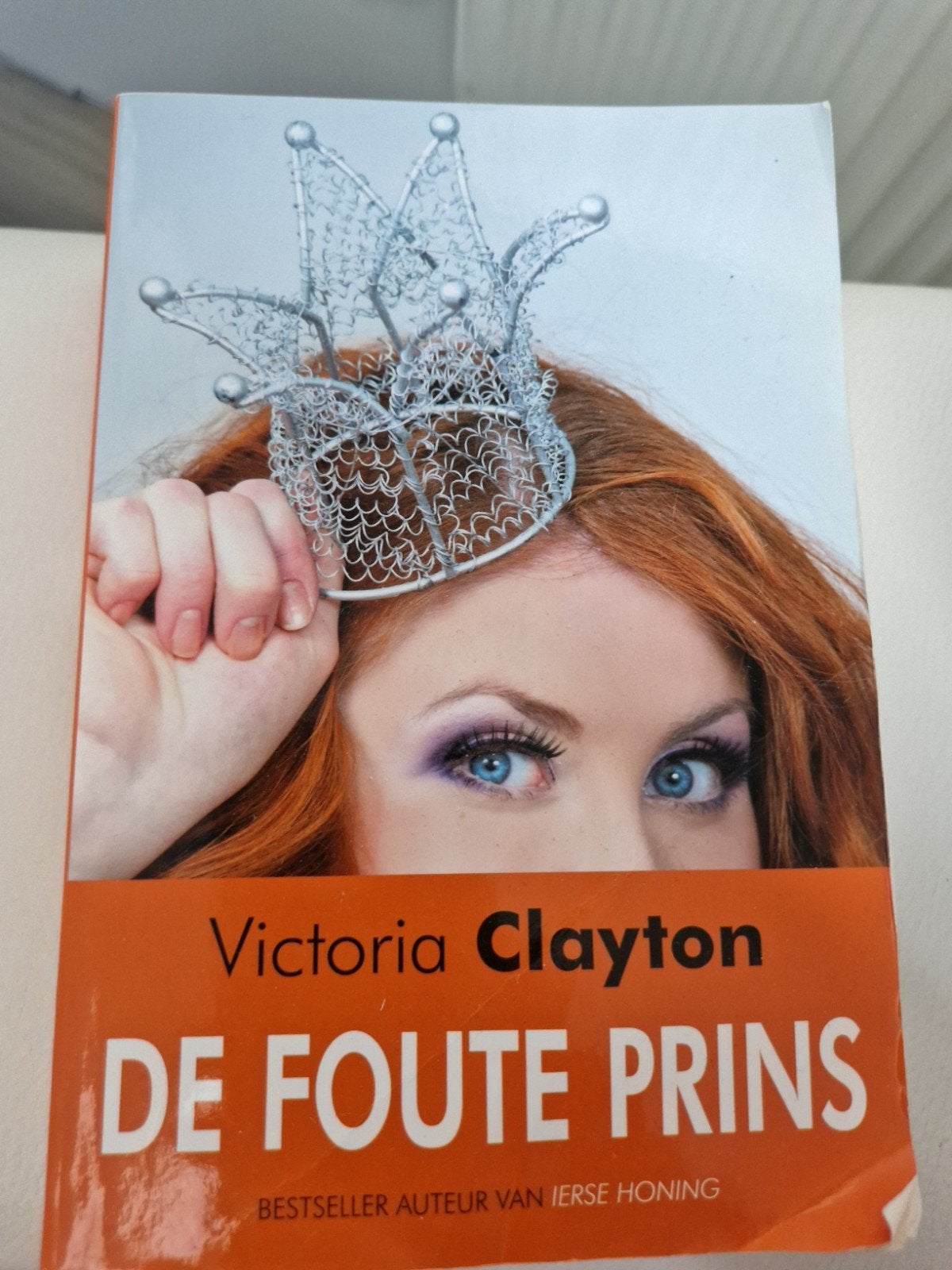 De Foute Prins - Victoria Clayton (roman), Ophalen of Verzenden, Zo goed als nieuw, Victoria Clayton, Nederland