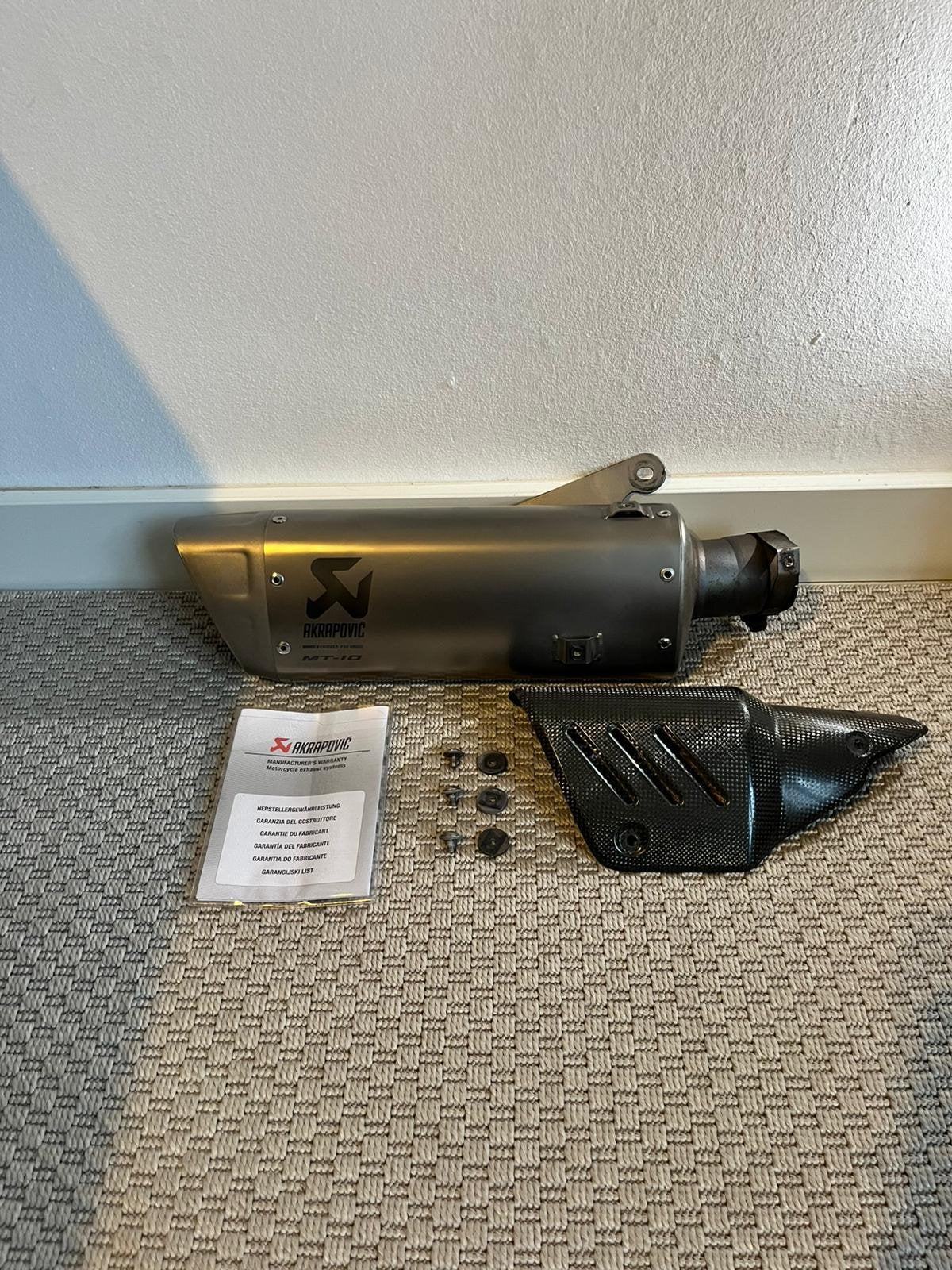 Yamaha MT10 Akrapovic uitlaat / E keur / compleet / zgan, Motoren, Ophalen of Verzenden, Gebruikt