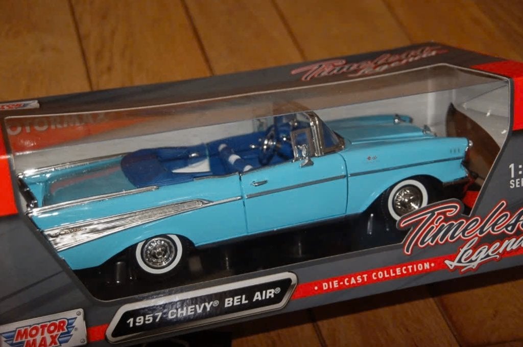 1:18 CHEVY BEL AIR CONVERTIBLE blue Motormax in box WRH, Verzenden, Zo goed als nieuw, Auto, Motormax