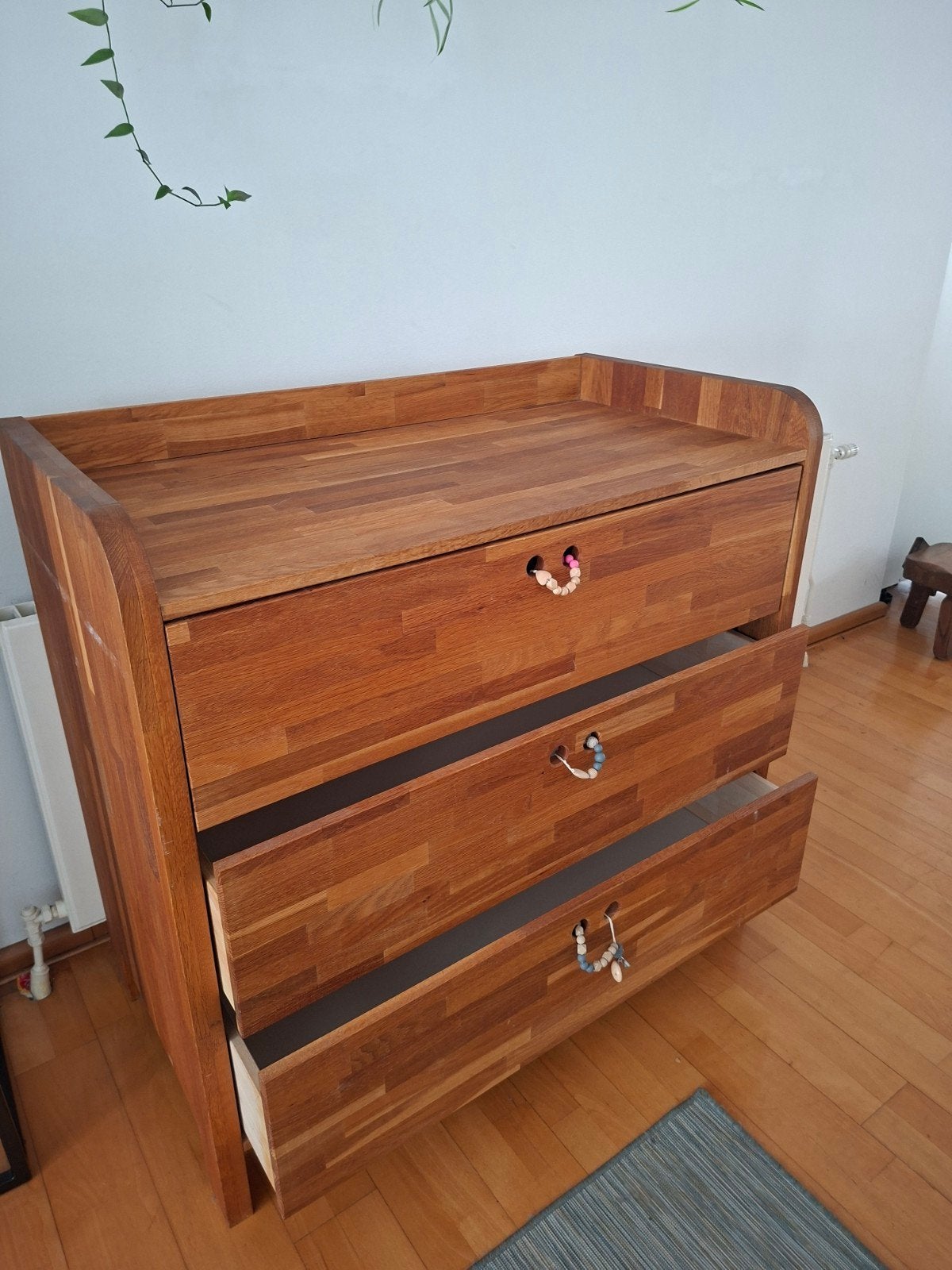 Commode en kast van massief hout., Kinderen en Baby's, Ophalen, Gebruikt, 180 cm of meer, 85 tot 100 cm
