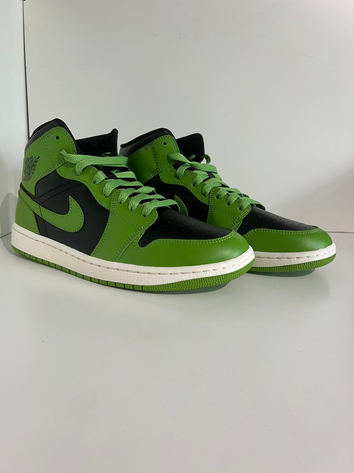 Nike Air Jordan 1 mid Altitude Green (W), Kleding | Heren, Schoenen, Overige kleuren, ., Nieuw, Ophalen of Verzenden