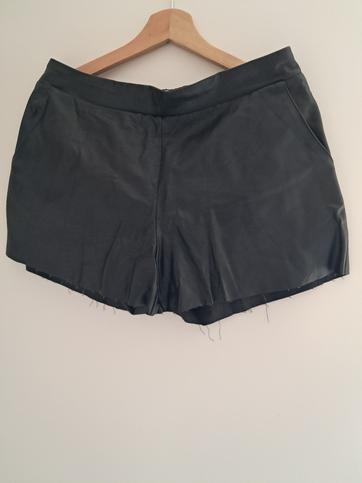 Nette nepleren shorts maat M, Kleding | Dames, Ophalen of Verzenden, Zo goed als nieuw, Zwart, Kort