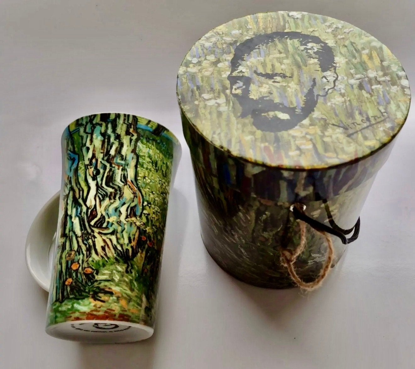 Vincent Van Gogh 'Tree Trunks in the Grass' mok (exclusief), Huis en Inrichting, Verzenden, Nieuw, Mok, Klassiek