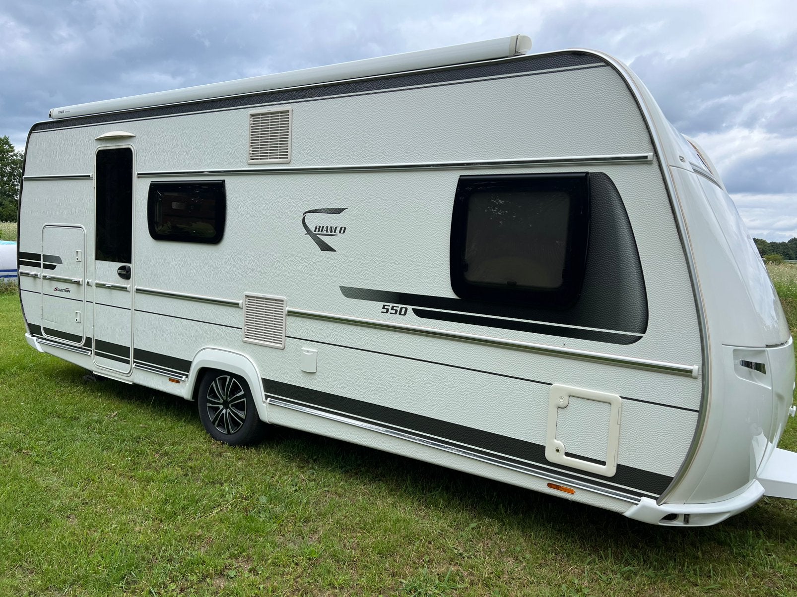 Fendt 550 SKM Bianco | 2018|Stapelbed|Mover|Luifel|Airco, Rondzit, Bedrijf, Fendt, Kachel