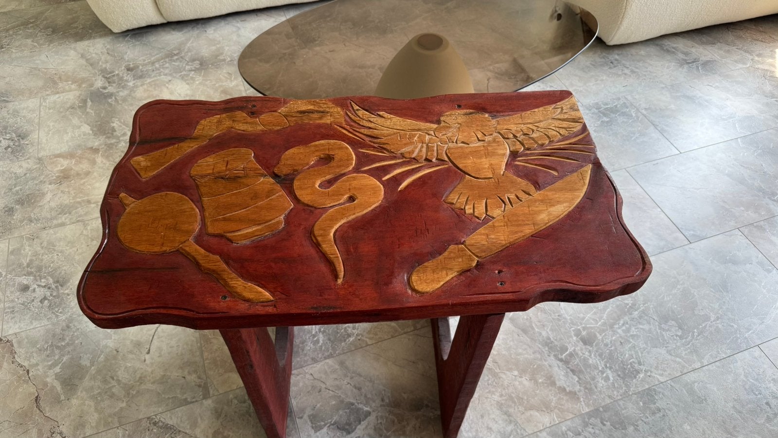 Handgemaakte Surinaamse Houten tafel met Kunstsnijwerk, Antiek en Kunst, Ophalen