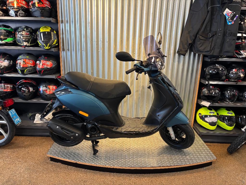Piaggio Zip SP nieuwstaat met 12 maanden garantie, Fietsen en Brommers, Scooters | Piaggio, Zip, Ophalen of Verzenden, Zo goed als nieuw