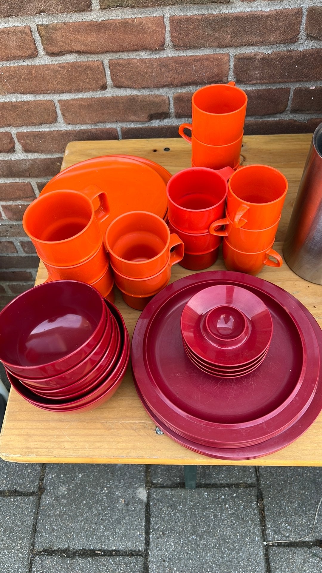 Oranje en rode mepal servies, Ophalen of Verzenden, Zo goed als nieuw