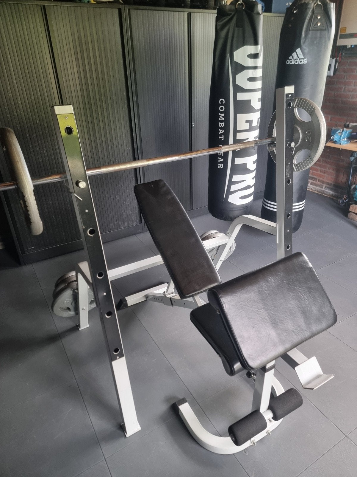 Complete fitness halterbank, stang en gewichten, Ophalen, Benen, Gebruikt, Krachtstation