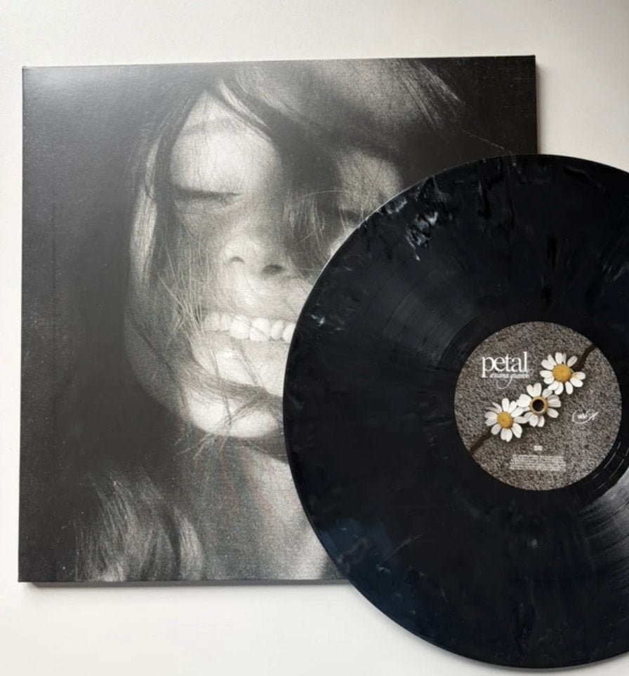 Ariana Grande - Petal vinyl (amazon exclusive), LP, Pop, Ophalen of Verzenden, Zo goed als nieuw