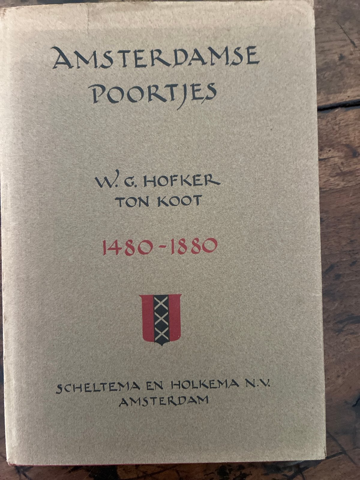 Amsterdamse Poortjes 1480-1880 - W.G. Hofker & Ton Koot, Ophalen of Verzenden, 19e eeuw, Gelezen