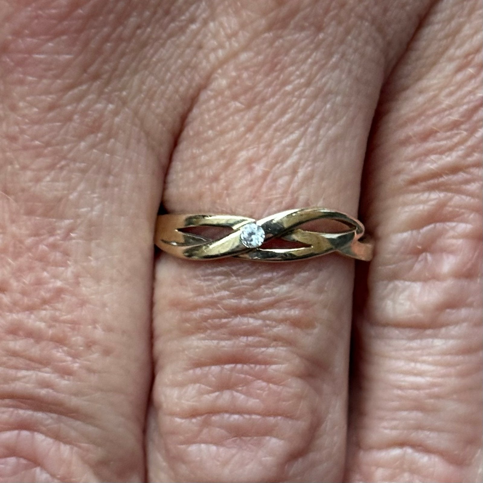 14K Gouden Ring met Diamant - Gevlochten Design, Ophalen of Verzenden, Zo goed als nieuw, 17 tot 18, Met edelsteen