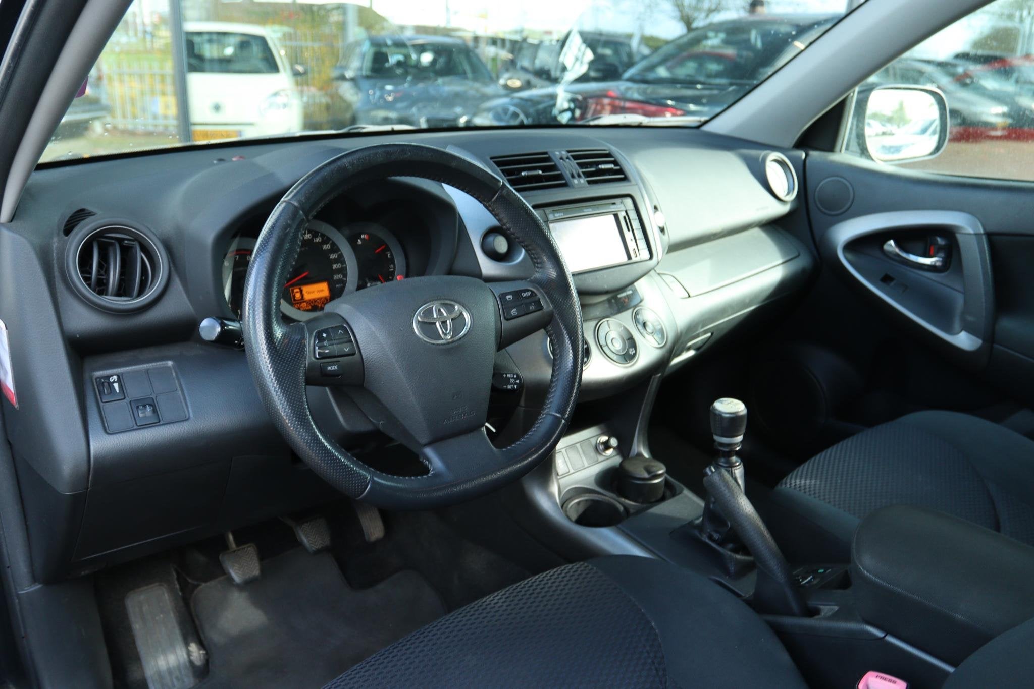 TOYOTA RAV4 2.0 VVTi DYNAMIC 2WD | NAVI | CLIMATE | CRUISE |, Auto's, Voorwielaandrijving, Euro 5, Stof, Gebruikt