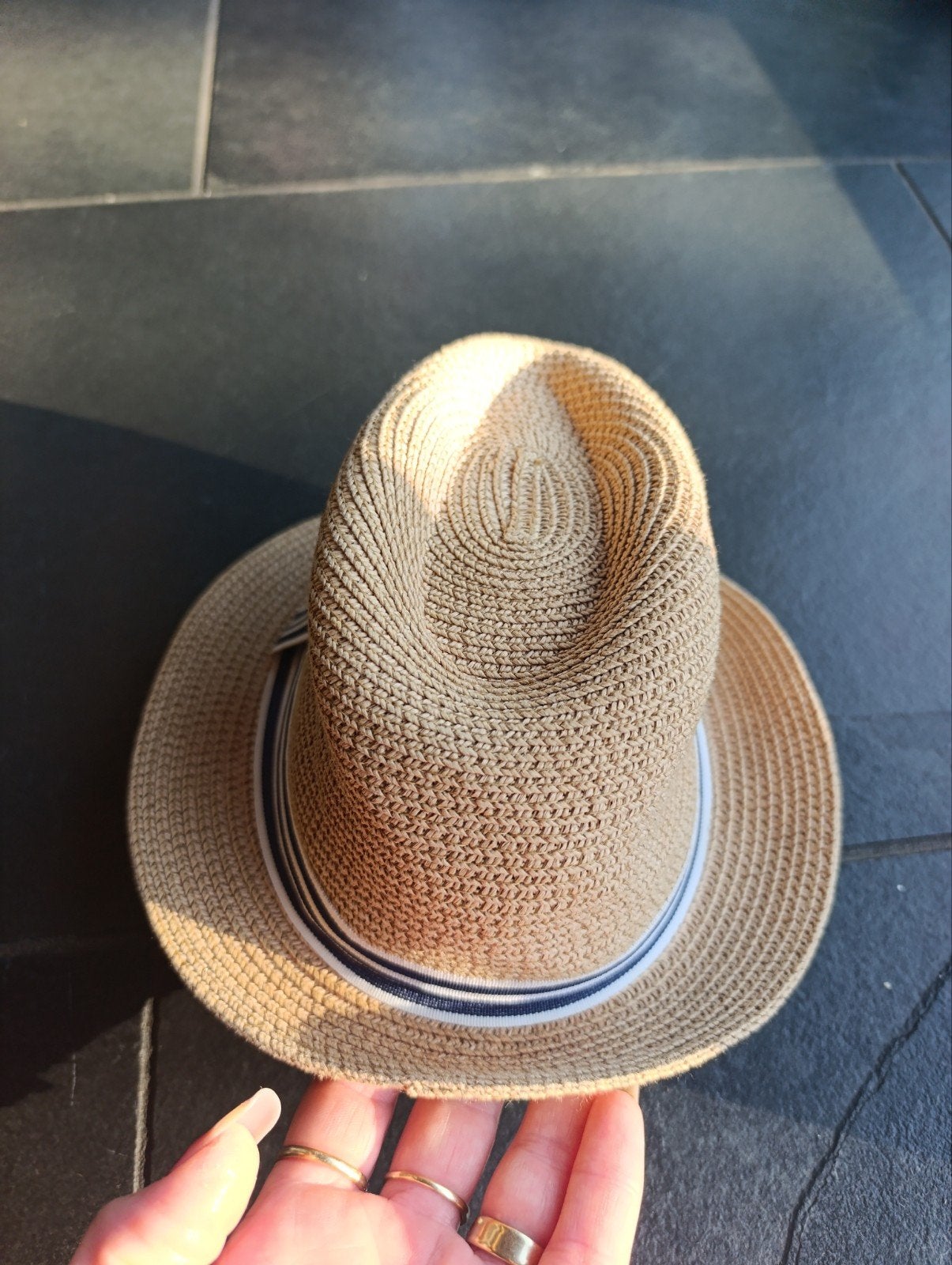 Kinder hoedje / strand hoed 2 - 4 jaar, Kinderen en Baby's, Kinderkleding | Petten en Hoeden, Hoed, Ophalen of Verzenden, Zo goed als nieuw