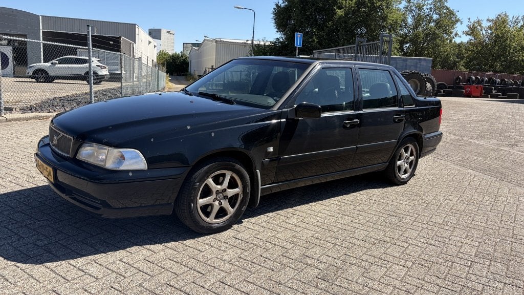 Volvo S70 2.5 Comfort-Line I APK 10-8-2027 (bj 1998), Gebruikt, Zwart, S70, 1600 kg
