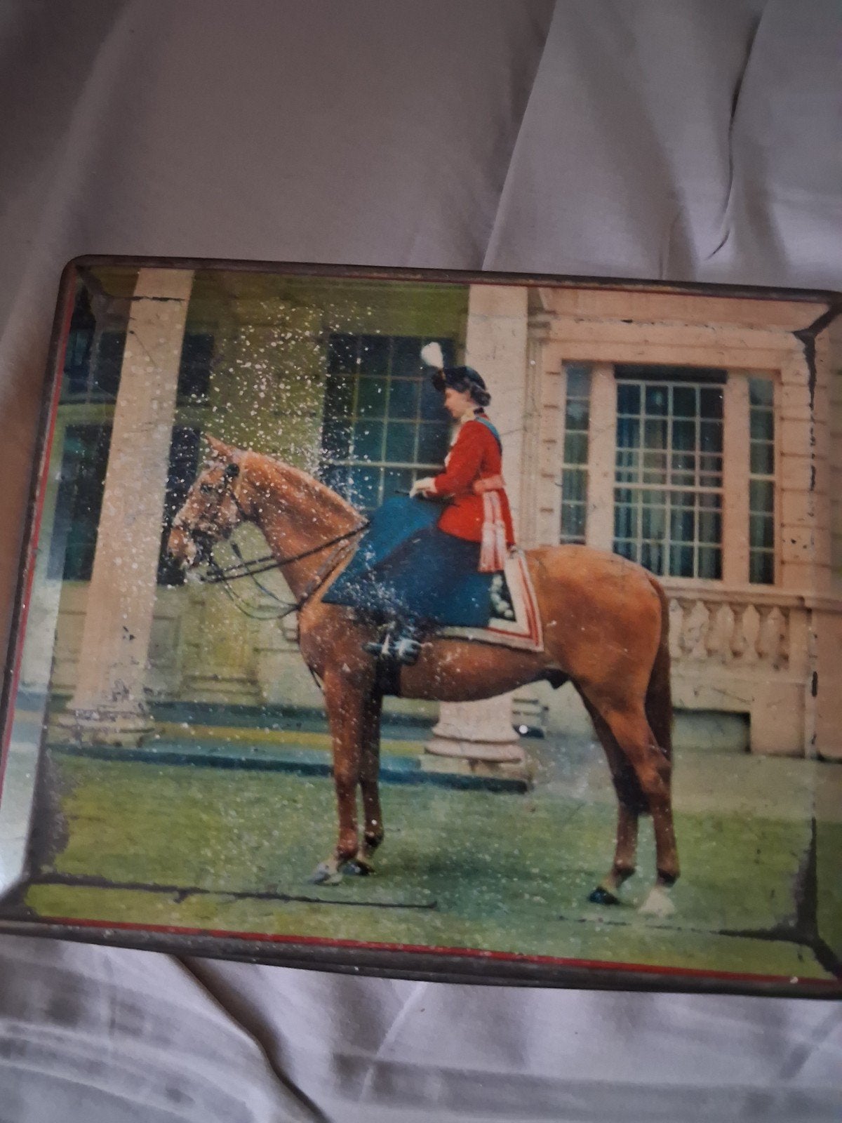 Metaal blik/ doos vanuit 1952:nieuw koningin Elizabeth II, Antiek en Kunst, Ophalen of Verzenden