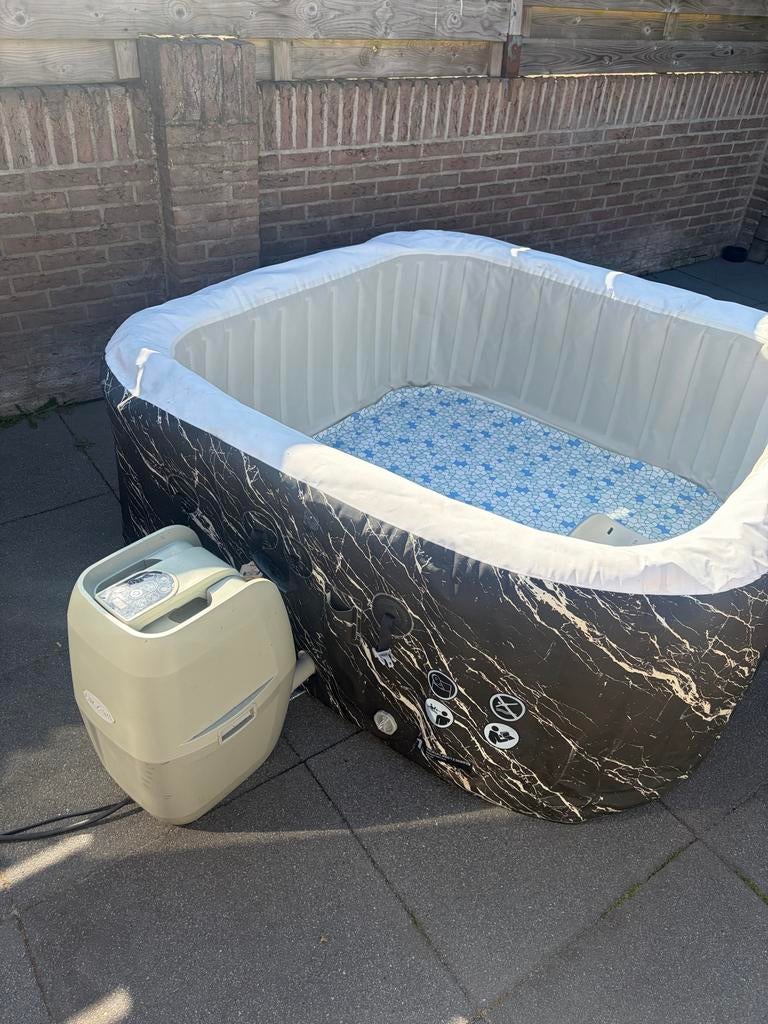 Jacuzzi zo goed als nieuw met extra's, Ophalen of Verzenden, Zo goed als nieuw, Afdekzeil, Opblaasbaar
