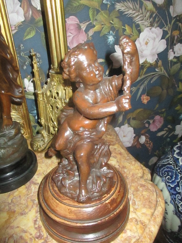 Een Antieke Engel op houten voet hoog 26 cm ., Ophalen of Verzenden