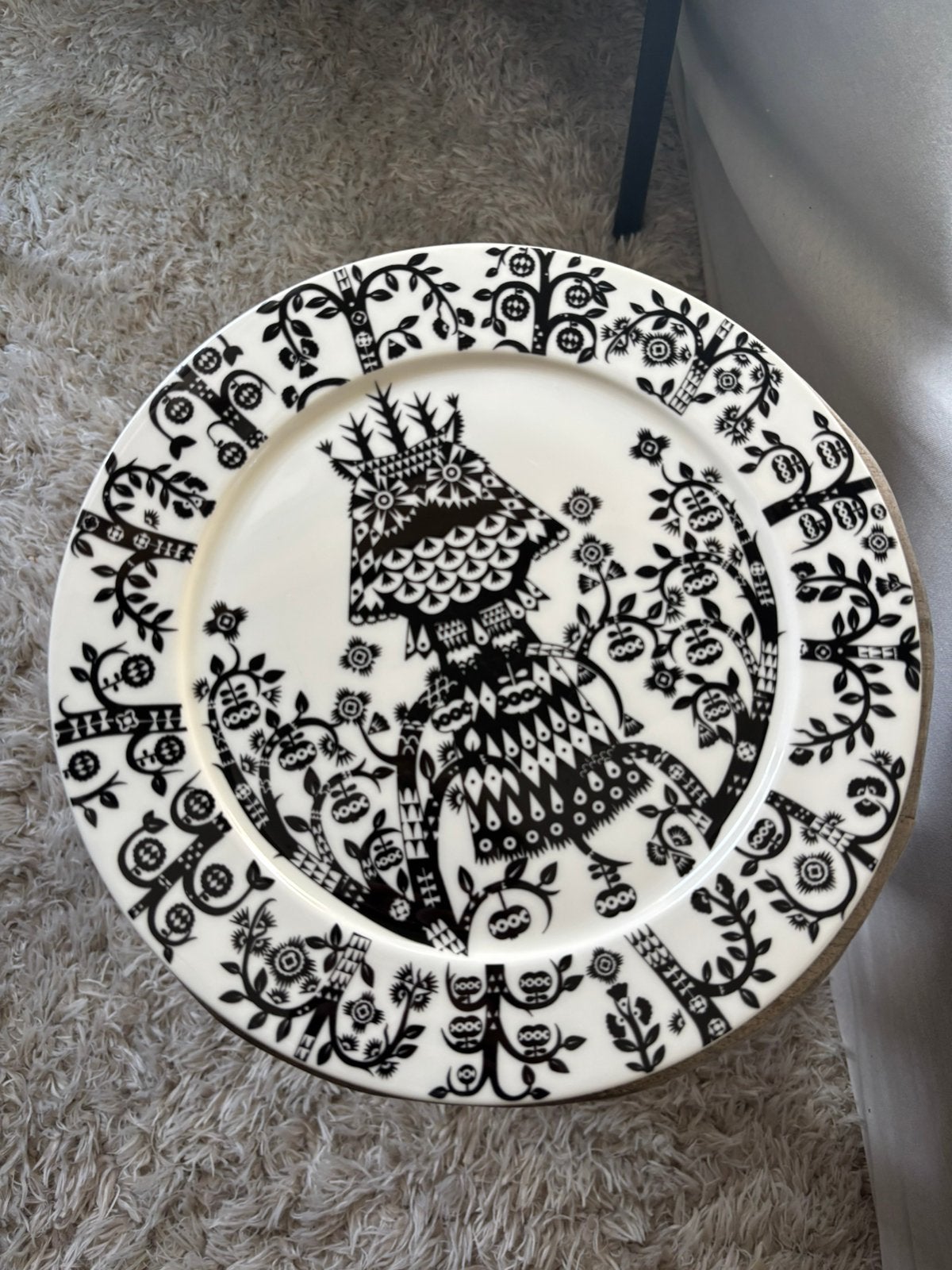 Iittala Taika borden zwart/wit 27cm, Ophalen of Verzenden, Zo goed als nieuw, Bord(en), Overige stijlen