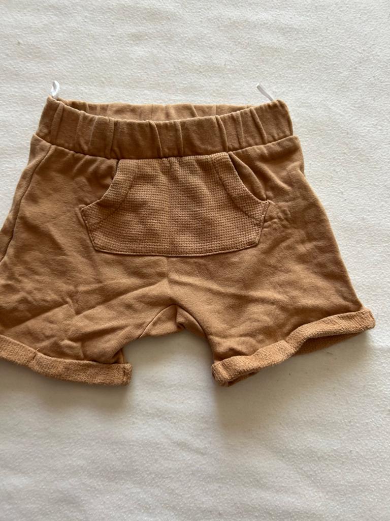 Korte broekje maat 68, Kinderen en Baby's, Babykleding | Maat 68, Ophalen of Verzenden, Zo goed als nieuw, Jongetje of Meisje