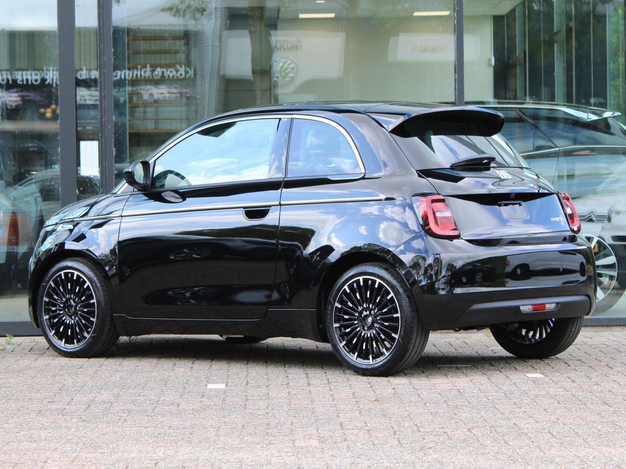 Fiat 500 1.0 Hybrid La Prima VOORRAAD KORTING, Auto's, Fiat, 12 maanden, 4 stoelen, Zwart, Origineel Nederlands