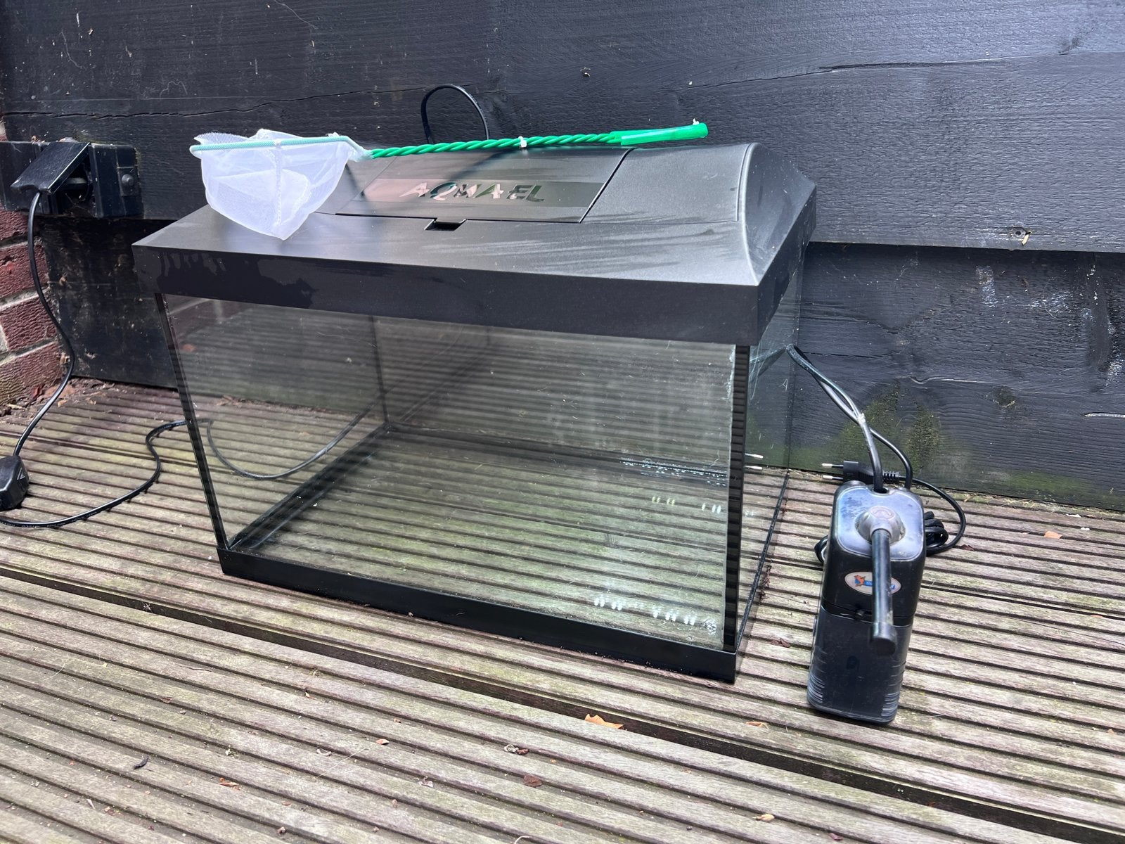 Aquael aquarium 40x25x26 met pomp en verlichting, Ophalen, Zo goed als nieuw, Leeg aquarium, Inclusief deksel