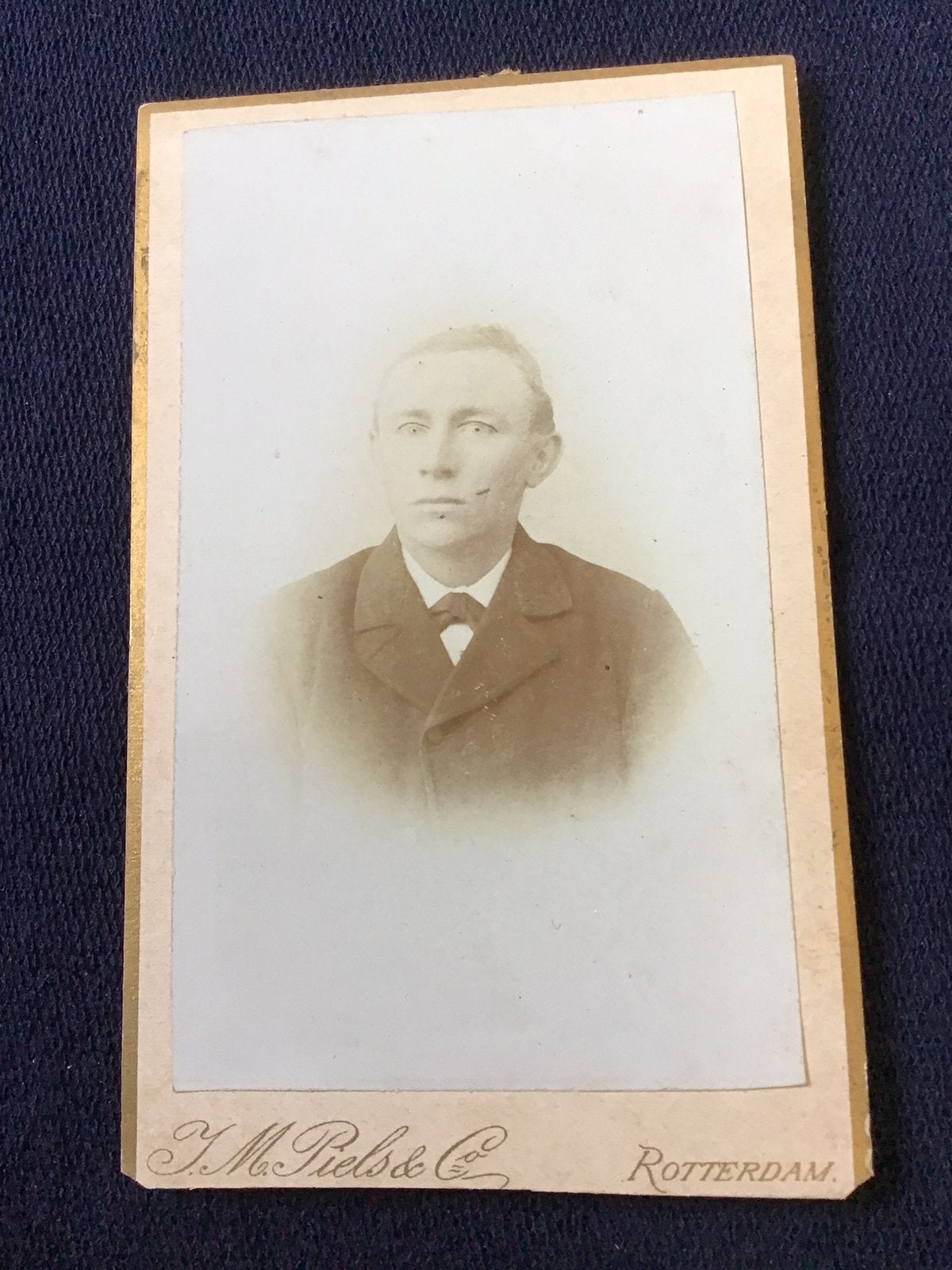 CDV, Man, J.M. PIELS & CO, ROTTERDAM, Carte de Visite, Ophalen of Verzenden, Voor 1940, Gebruikt, Foto