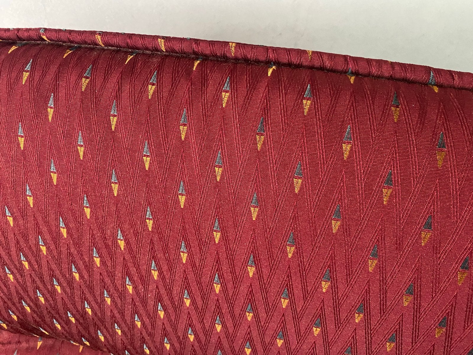 Comfortabele grote fauteuil met rood gestoffeerde kussens, Ophalen, Gebruikt, Eén, Rood