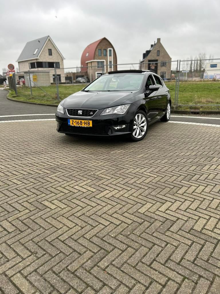 Seat Leon 1.8 TSI 180PK Dsg-7/Pano/trekhaak, Auto's, 1227 kg, Zwart, 4 cilinders, Leder en Stof