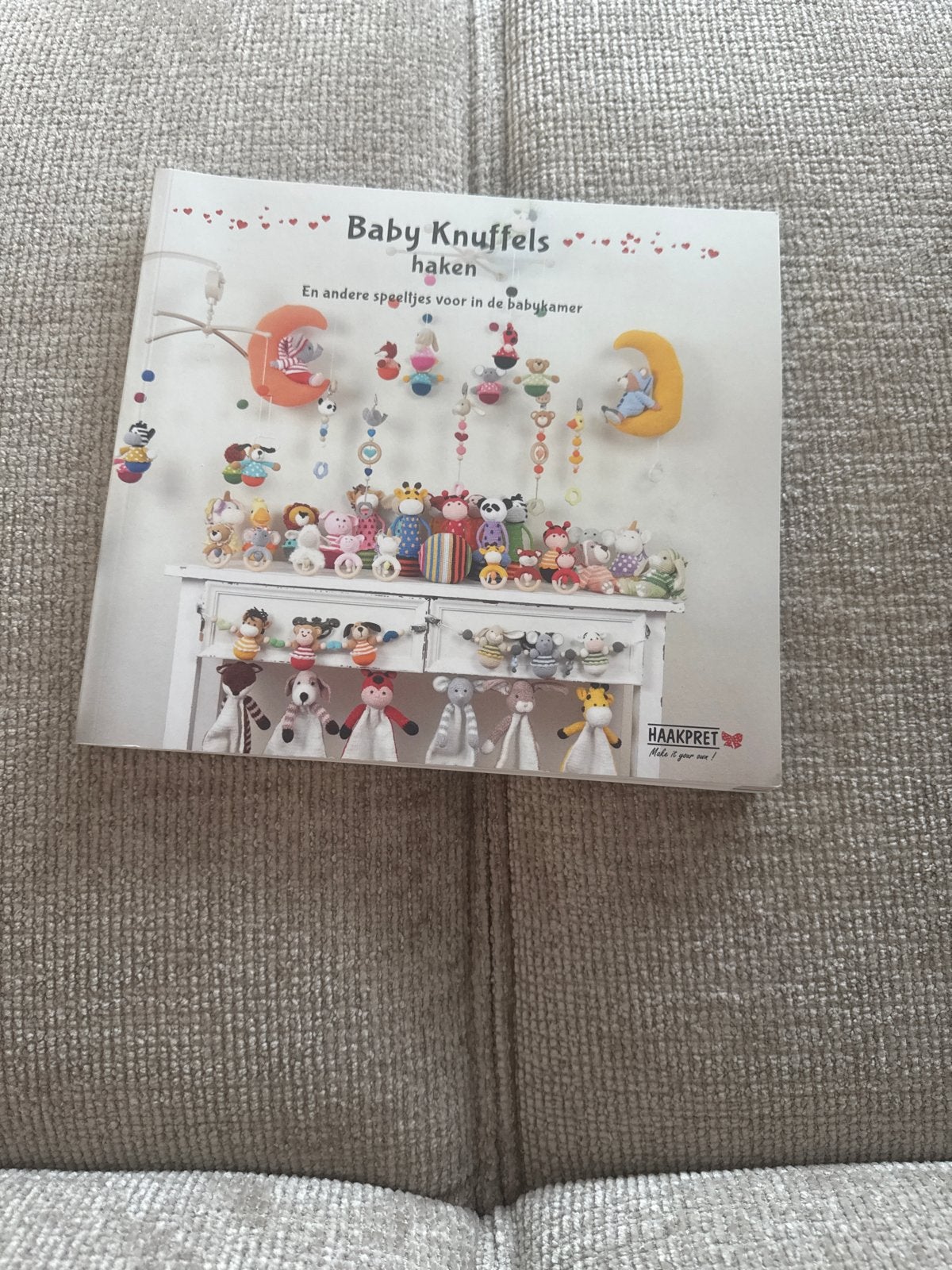 Baby Knuffels haken - Boek met patronen, Ophalen of Verzenden, Zo goed als nieuw