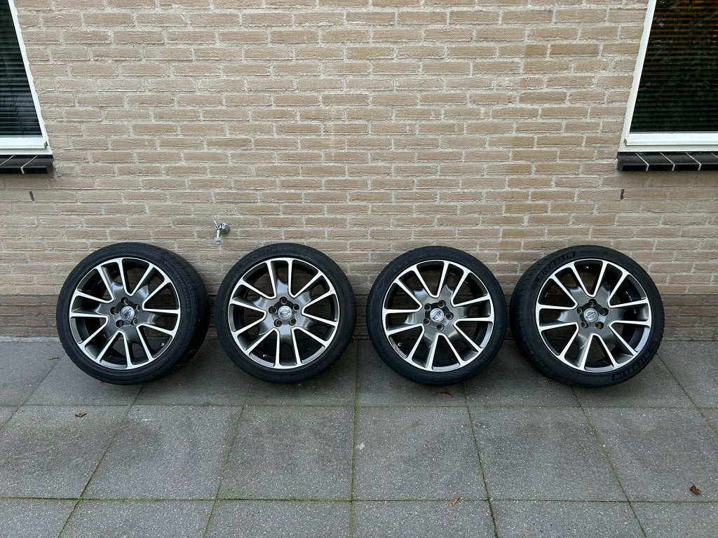 Originele Volvo 18" Freja velgen + zomerbanden, Auto-onderdelen, Ophalen, 18 inch, Gebruikt, Banden en Velgen