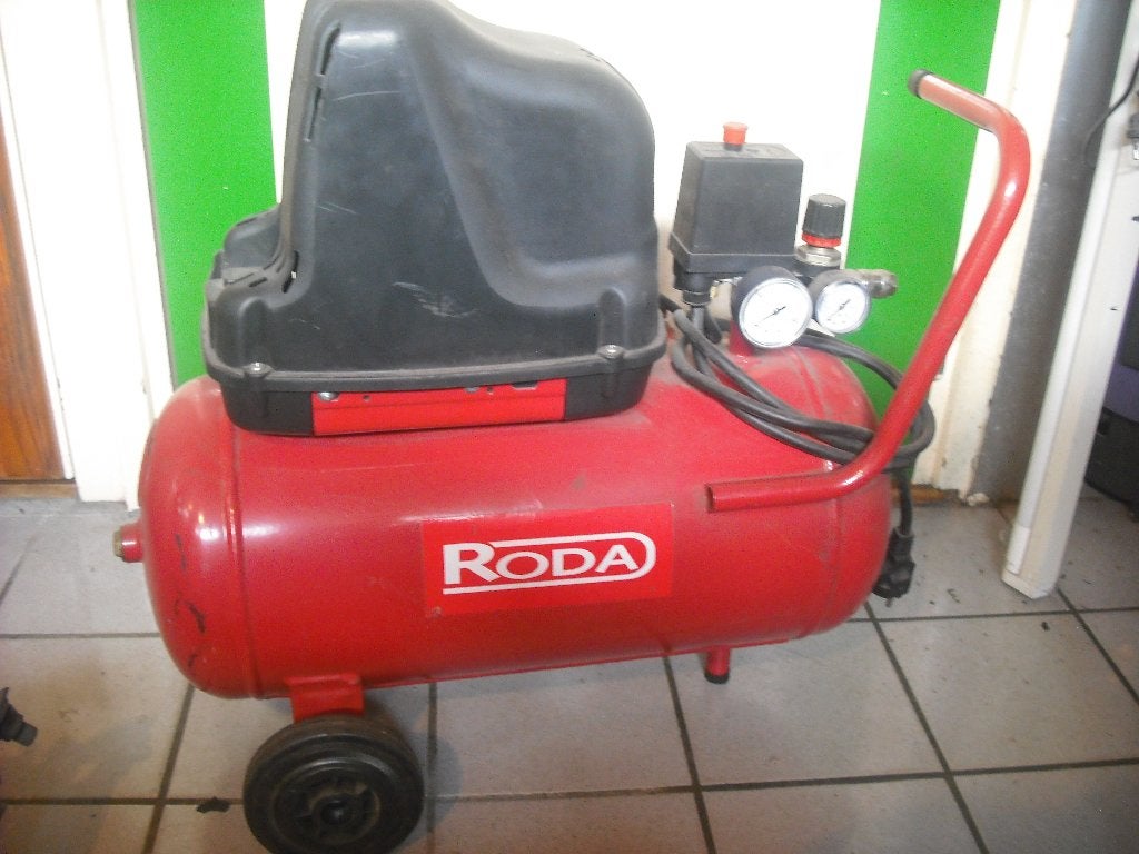 compressor 24 liter, Doe-het-zelf en Verbouw, Compressors, 6 tot 10 bar, Ophalen of Verzenden, Zo goed als nieuw, Minder dan 200 liter/min