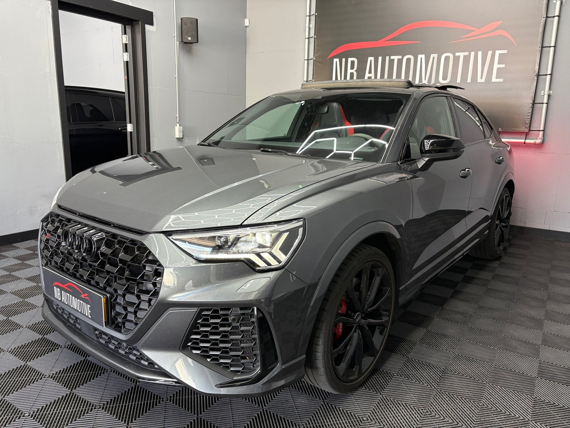 Audi RSQ3 Sportback 2.5 TFSI RS Seats Pano, Automaat, Gebruikt, 1675 kg, Bedrijf