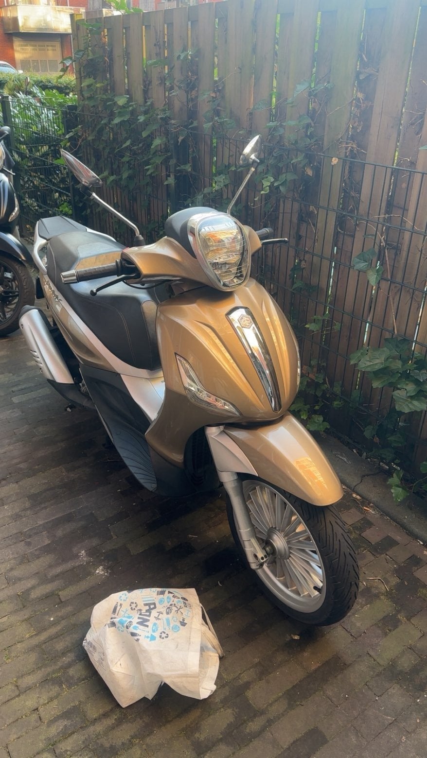 Beverly 300cc 2011 - Handverwarming, waterpomp defect, Ophalen