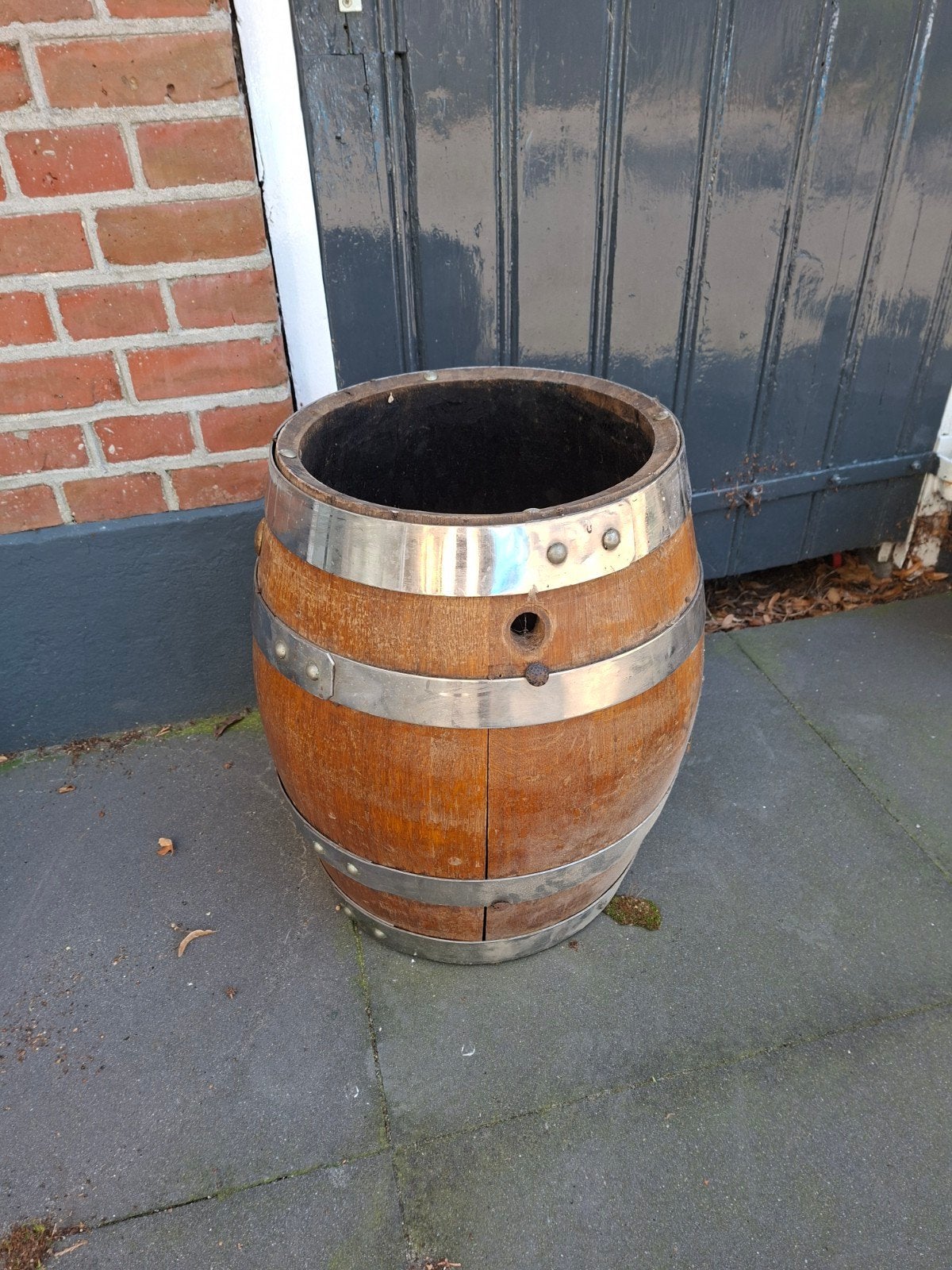 Antiek wijnvat voor decoratie oid, Ophalen