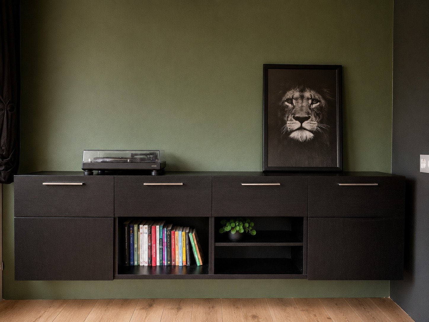 IKEA BESTÅ dressoir 240 cm – donker hout – hangend of, Huis en Inrichting, Ophalen, Japandi, Zo goed als nieuw, 200 cm of meer