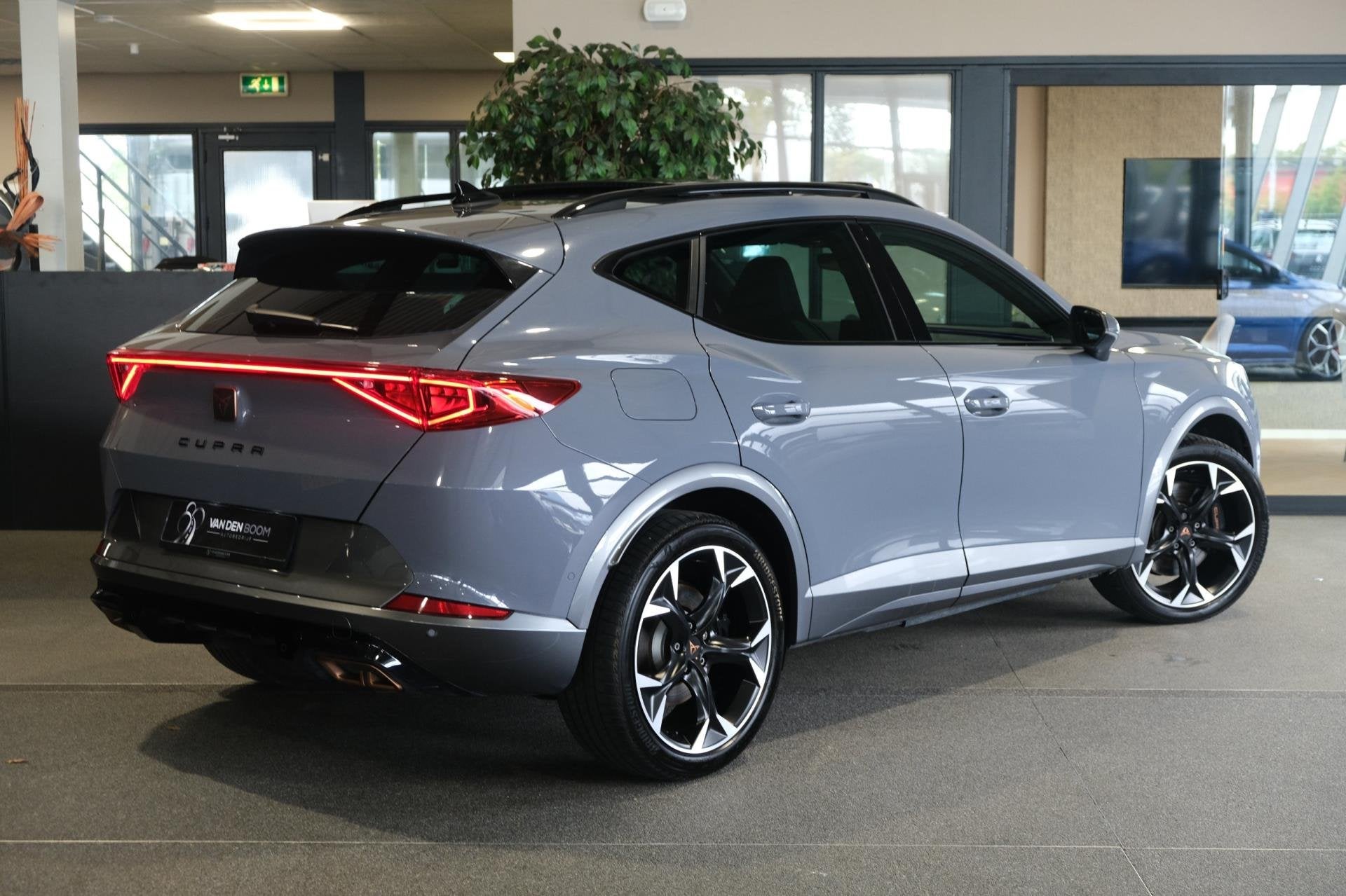 CUPRA Formentor 1.4 e-Hybrid VZ 245PK Pano Trekhaak Cam Navi, Lichtsensor, Gebruikt, Zwart, 4 cilinders
