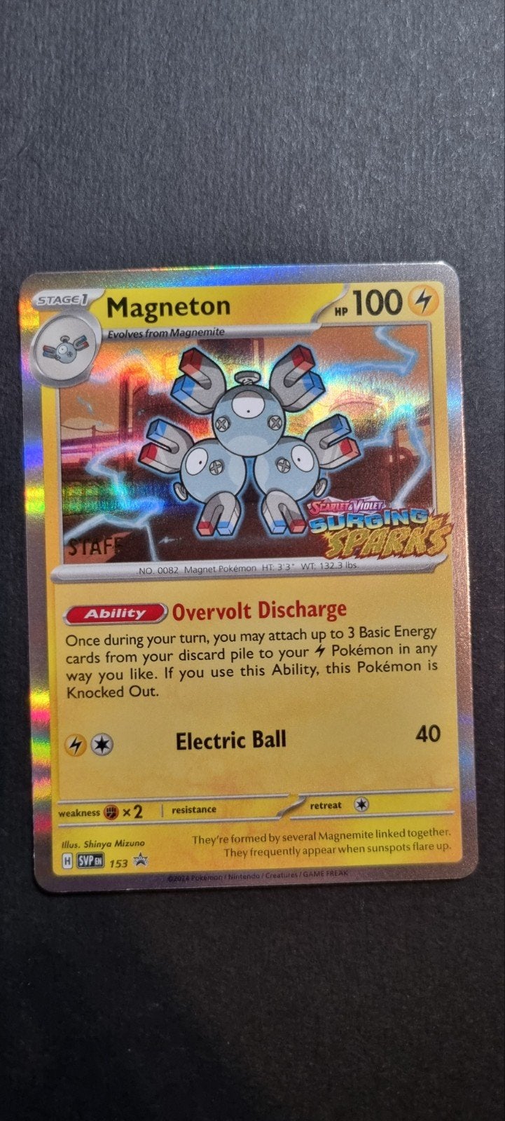 Magneton SVP 153 STAFF Stamped, Hobby en Vrije tijd, Verzamelkaartspellen | Pokémon, Ophalen of Verzenden, Zo goed als nieuw, Foil