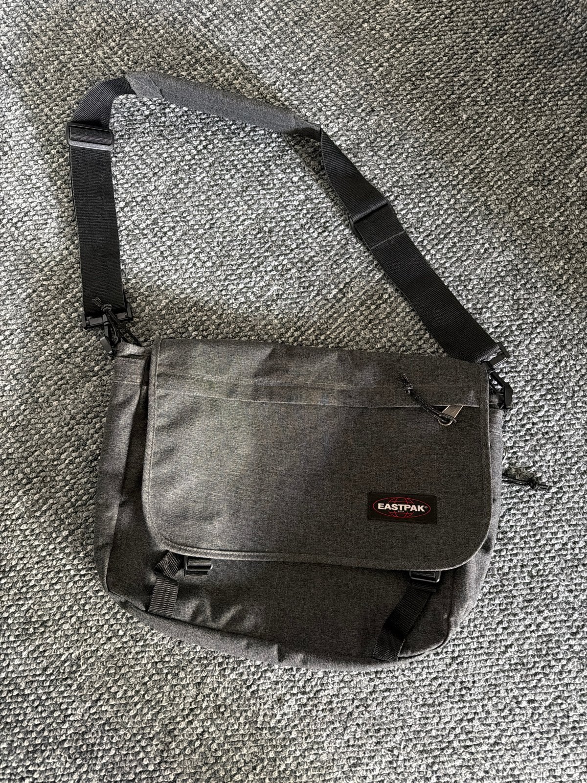 Eastpak Schoudertas - Grijs, Ophalen of Verzenden, Zo goed als nieuw, Grijs, Overige merken