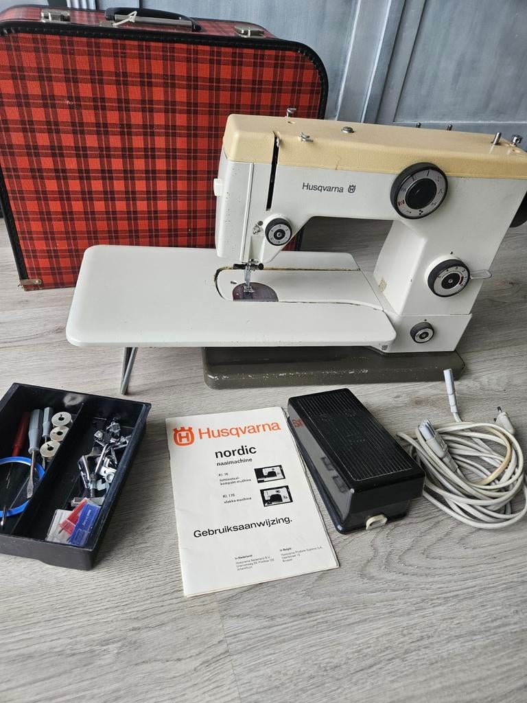 Husqvarna naaimachine in koffer, Ophalen, Gebruikt, Naaimachine, Husqvarna