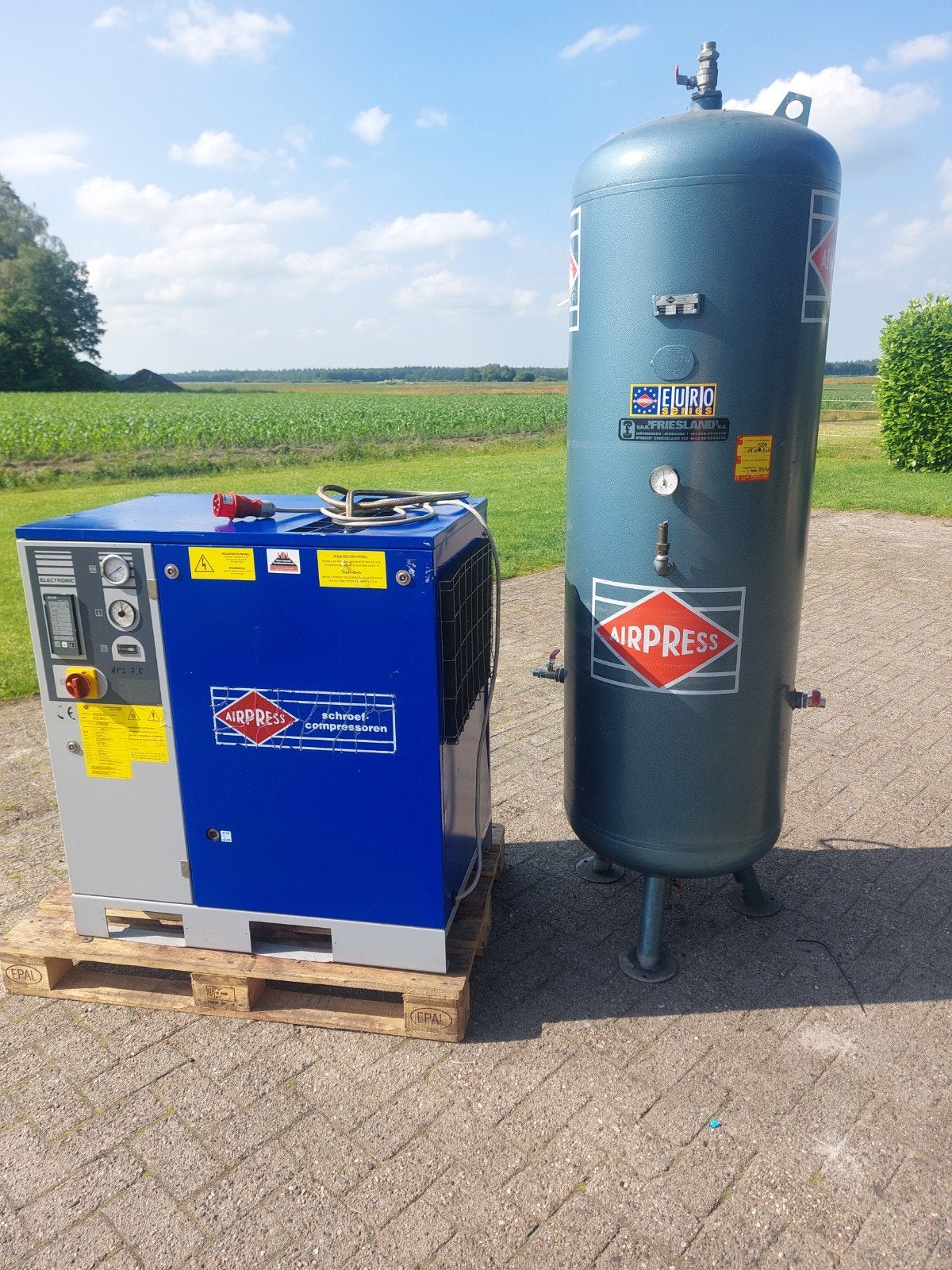 Schroefcompressor merk airpress, Doe-het-zelf en Verbouw, Compressors, 100 liter of meer, Ophalen of Verzenden