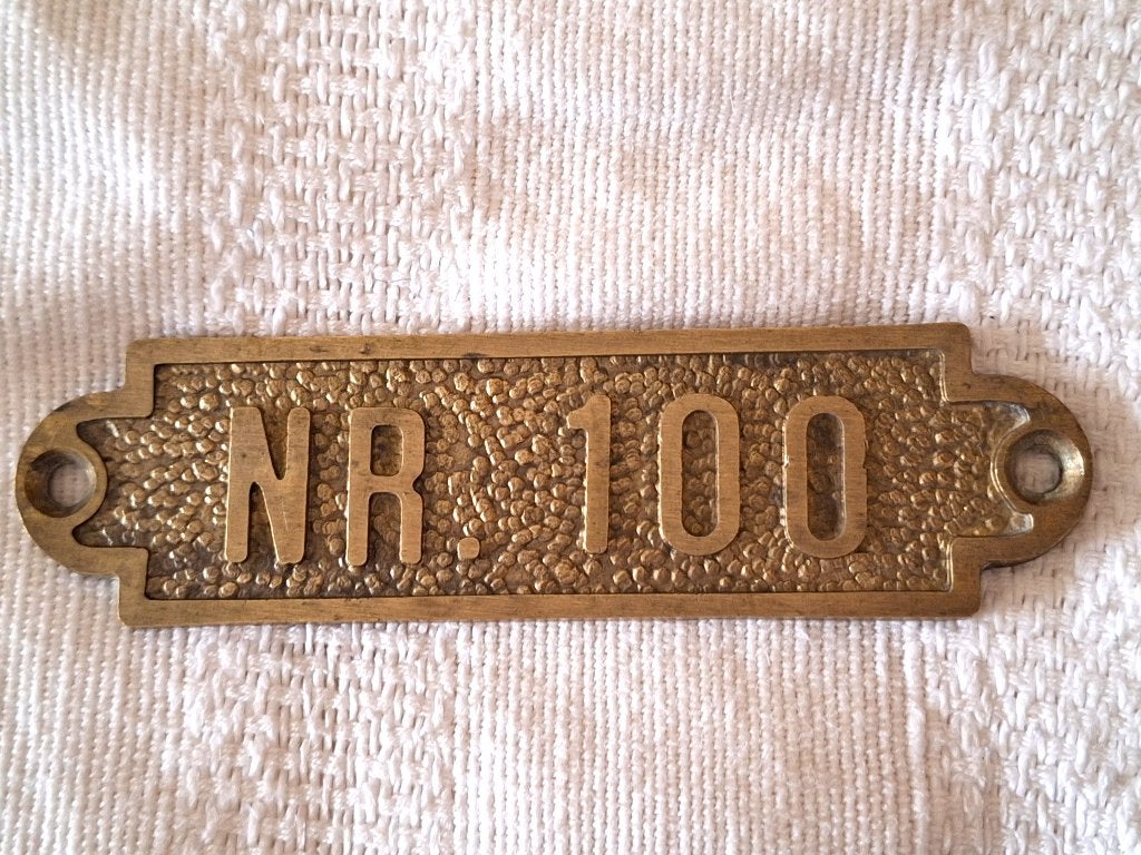 Koperen / messing naambordje ”Nr. 100”., Tekstbord, 3 cm, Ophalen of Verzenden, Zo goed als nieuw