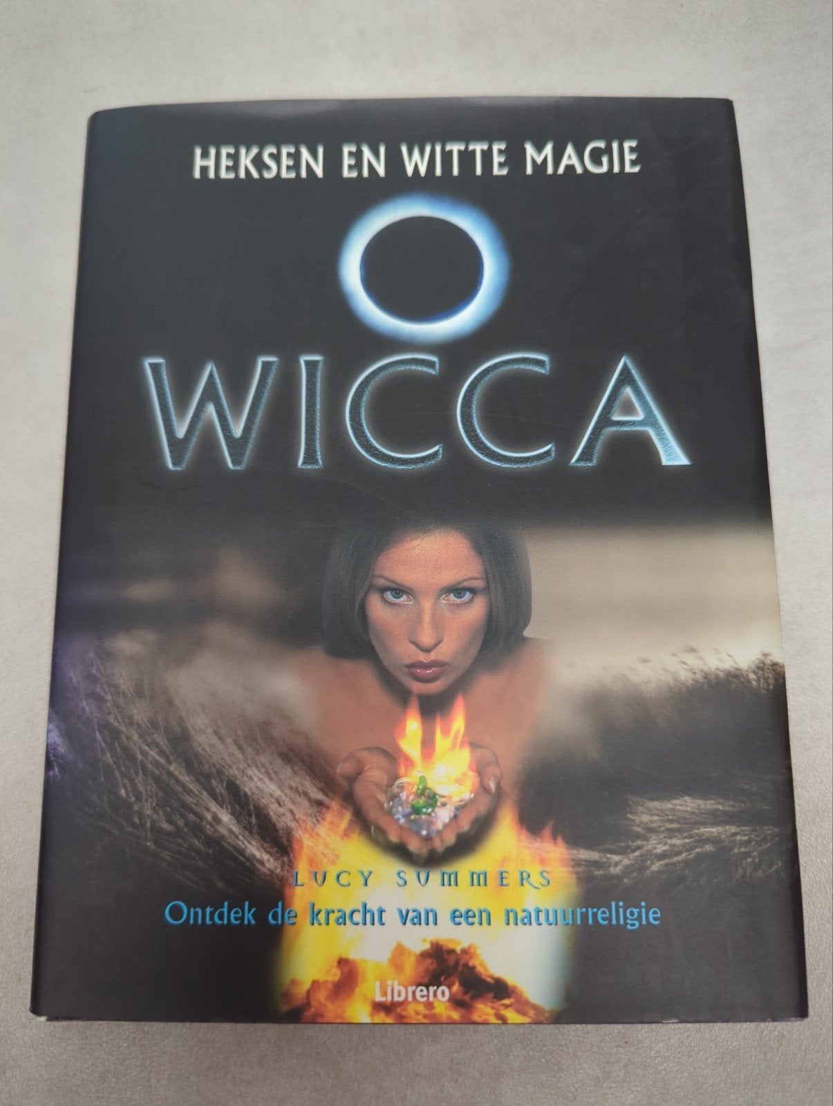 Wicca: Heksen en Witte Magie - hardcover, Boeken, Achtergrond en Informatie, Spiritualiteit algemeen, Ophalen of Verzenden, Zo goed als nieuw